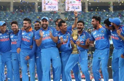 Dhoni reason behind Khaleel Ahmed holding Asia Cup trophy