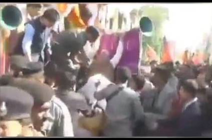 Amit Shah slipped from a chariot during an election rally
