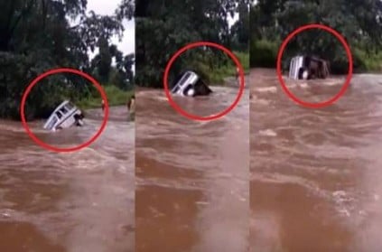 Car washed away in a flooded river in Chhattisgarh\'s Manendragarh
