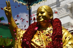 “Jayalalithaa statue looks like Jayakumar”: Top politician