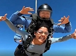 Actress Eesha Rebba enjoying sky diving in Dubai - viral video!