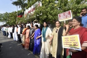 Kanimozhi takes part in human chain demanding CMB formation