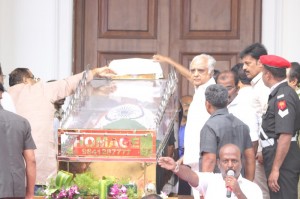 Karunanidhi death: Political leaders and Celebrities pay homage