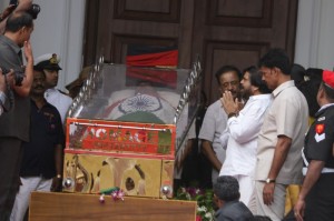 Karunanidhi death: Political leaders and Celebrities pay homage