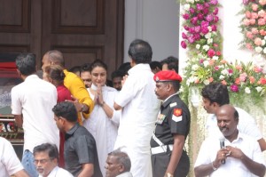 Karunanidhi death: Political leaders and Celebrities pay homage