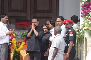 Karunanidhi death: Political leaders and Celebrities pay homage